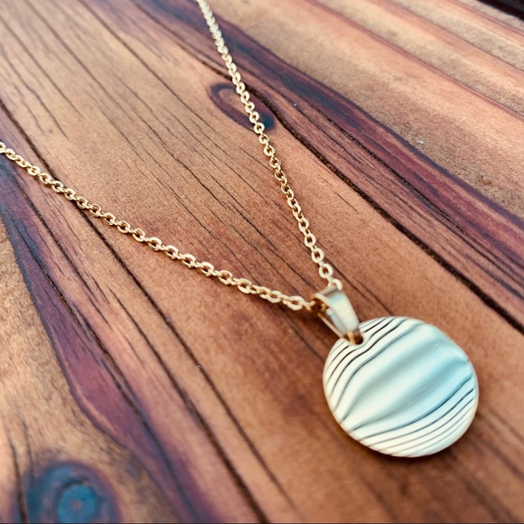 SINGLE COIN ♡ Stainless Steel Necklace - Picture 3 of 7